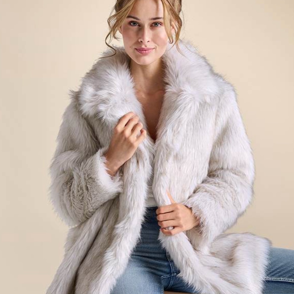 Venus Mid-Length Faux-Fur Coat L - New with tags